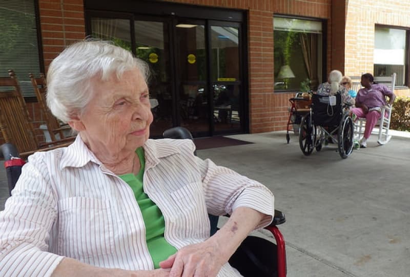 Recommendations to keep registered nurses in nursing homes