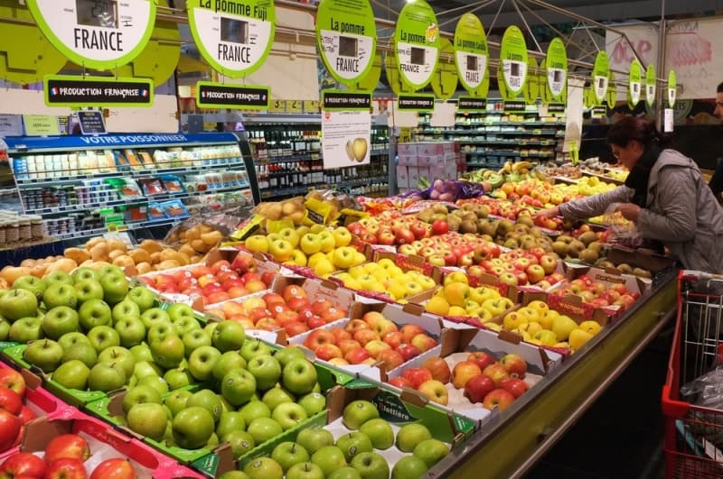 Should supermarkets be banned from wasting food?
