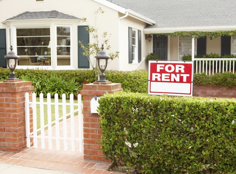 Can women afford to live alone?