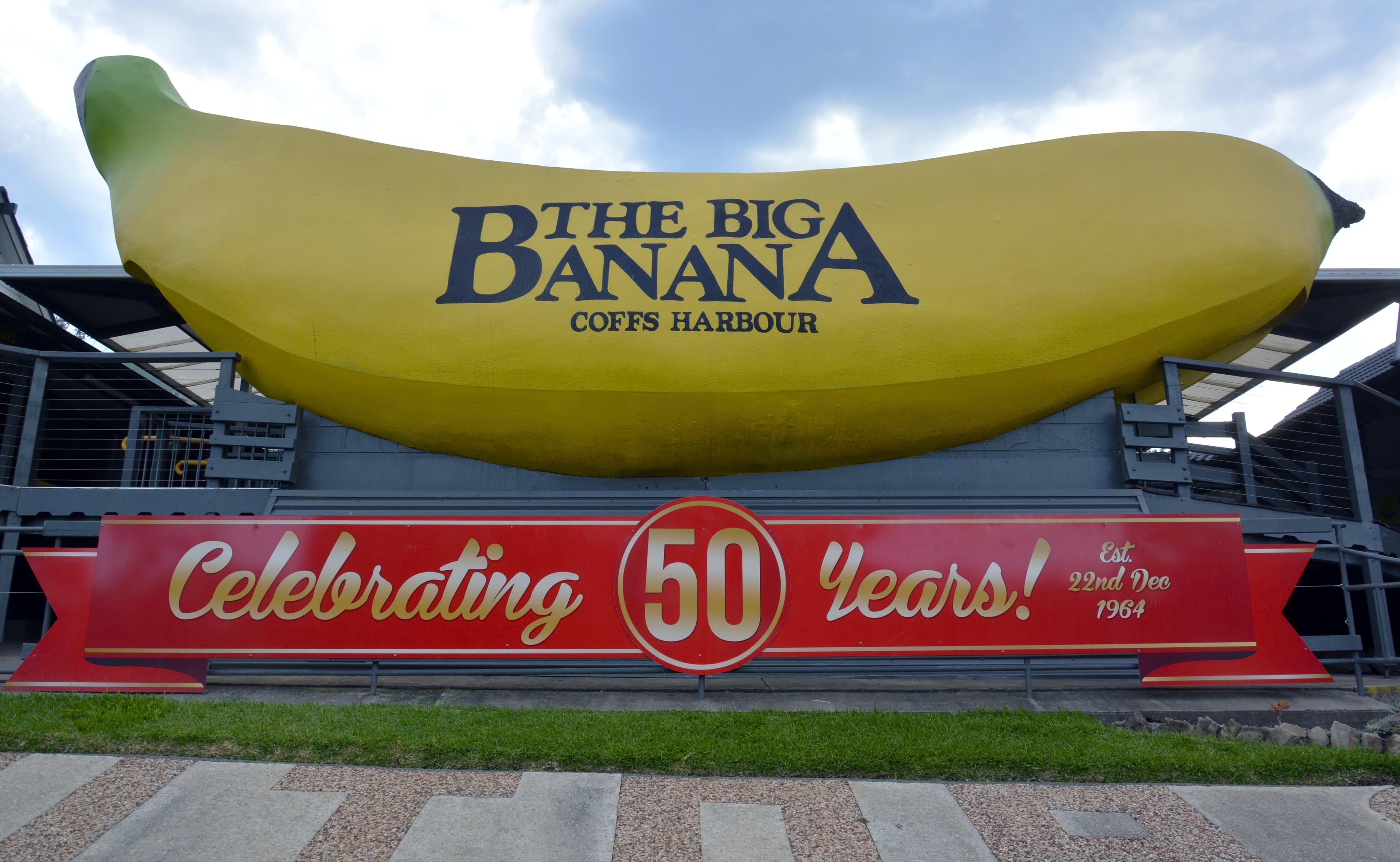 Bananas, Prawns and Pineapples: Australia’s Obsession With Oversized Landmarks