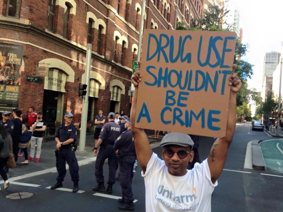 What does the Global Drug Survey highlight about use in Australia?