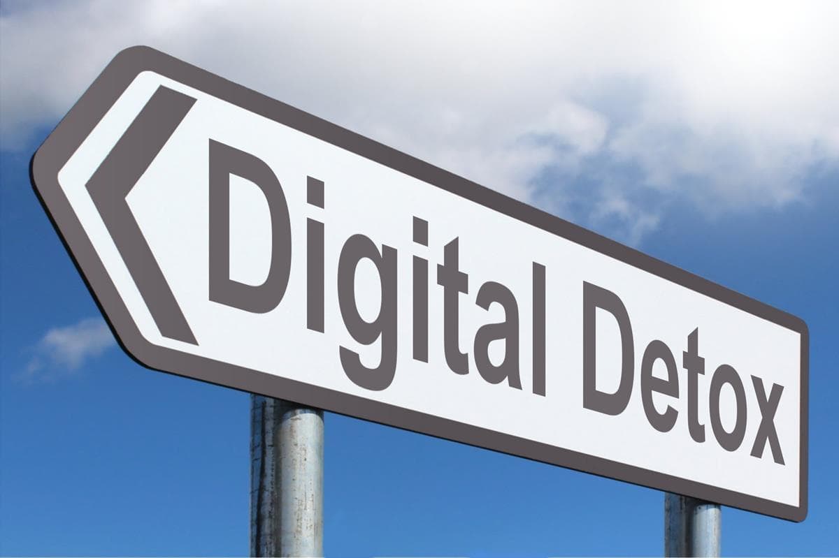 Digital Detox Holidays: Disconnecting from the World