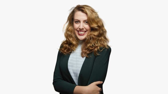 Hannah Reilly Dishes On The Direct Eye Contact