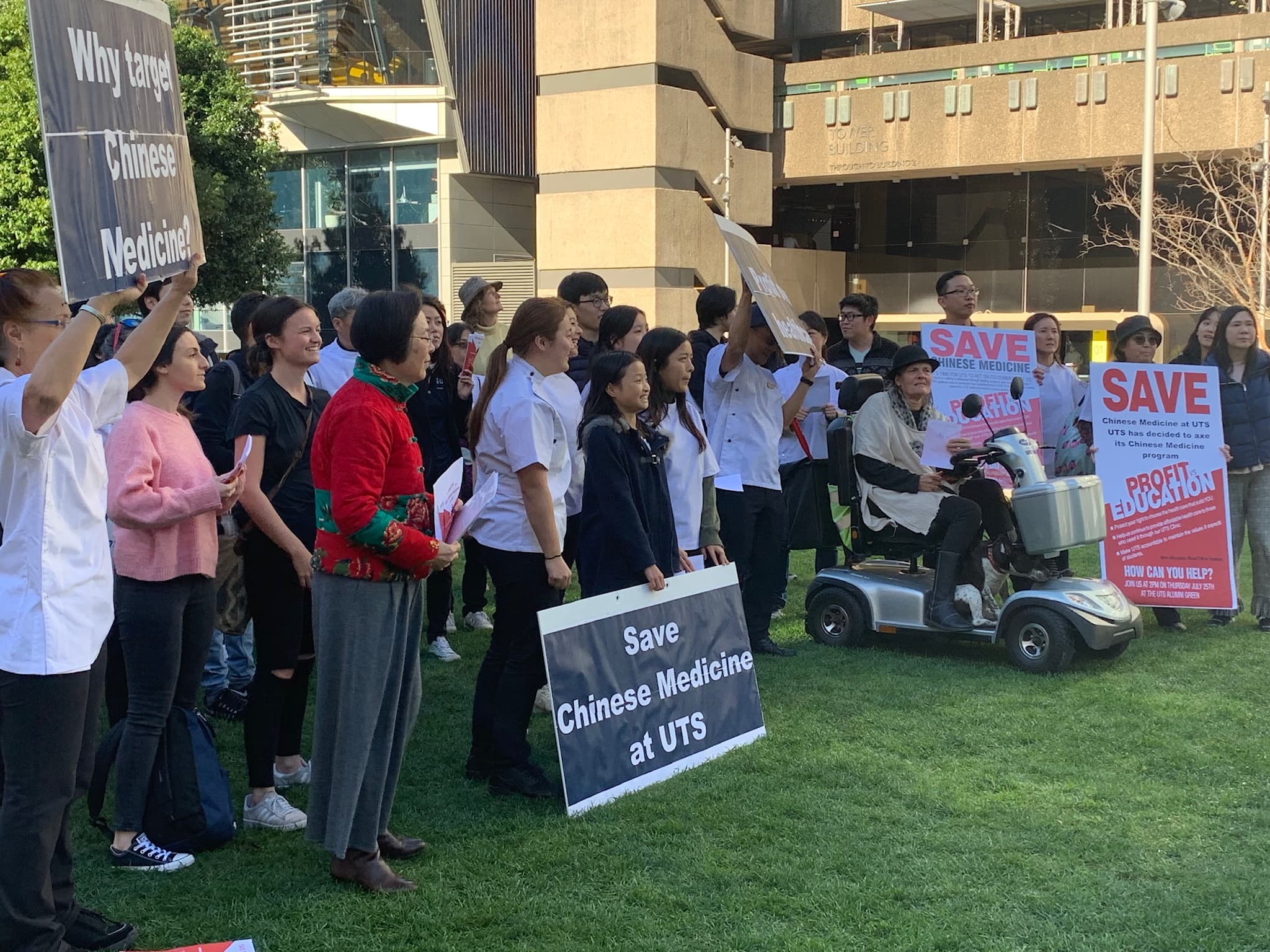 UTS Students Protest Closure of Chinese Medicine Course