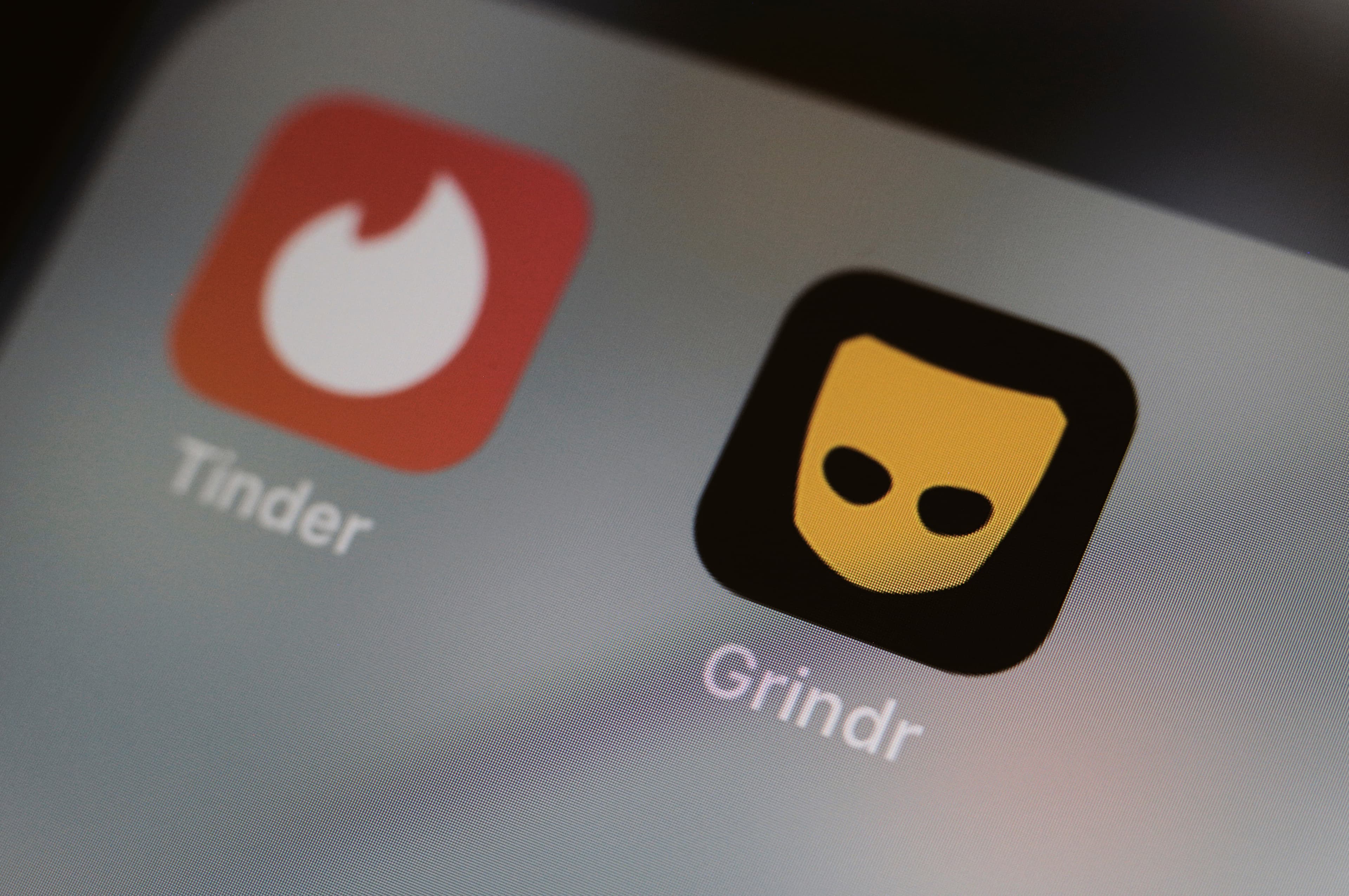 Grindr’s Removes ‘Ethnicity Filter’