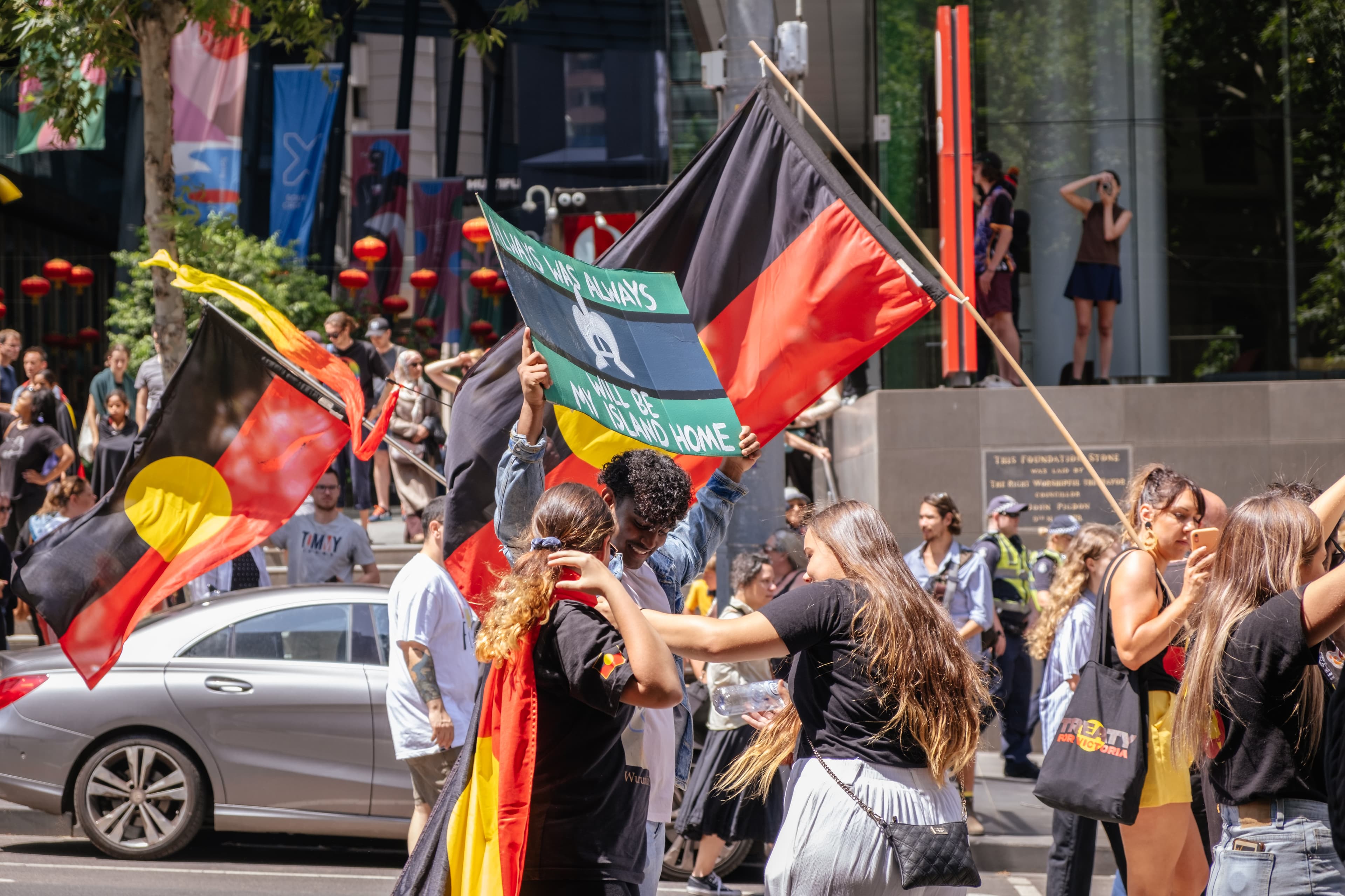 Senate Green Light Inquiry Into The Aboriginal Flag