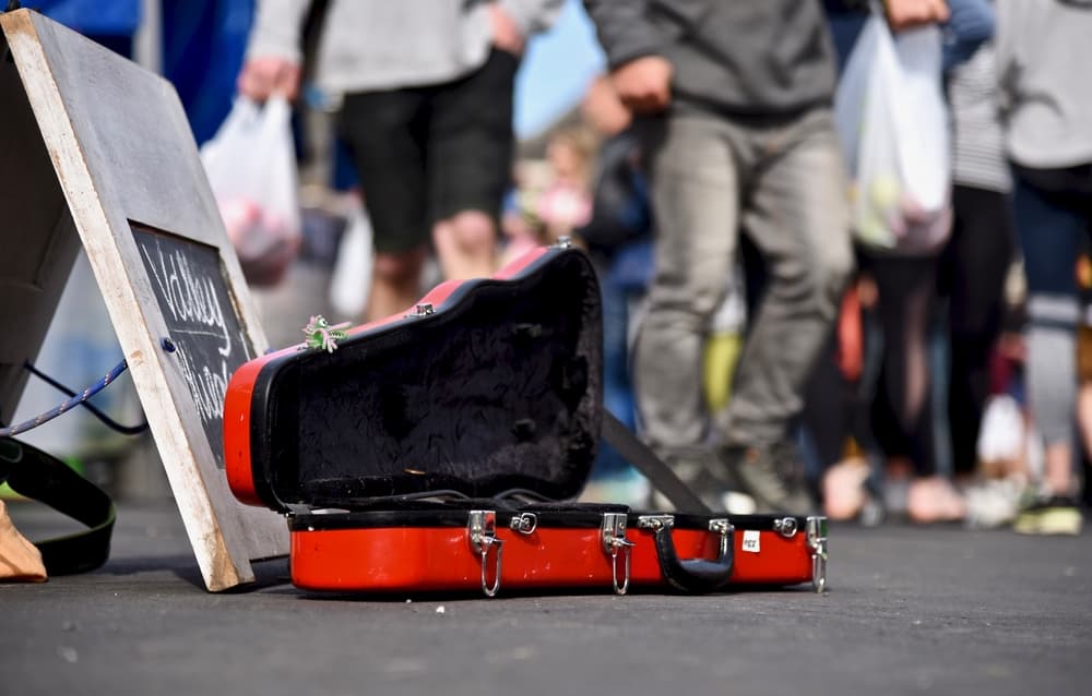 How a Cashless Economy is Affecting Buskers, Charities and the Homeless
