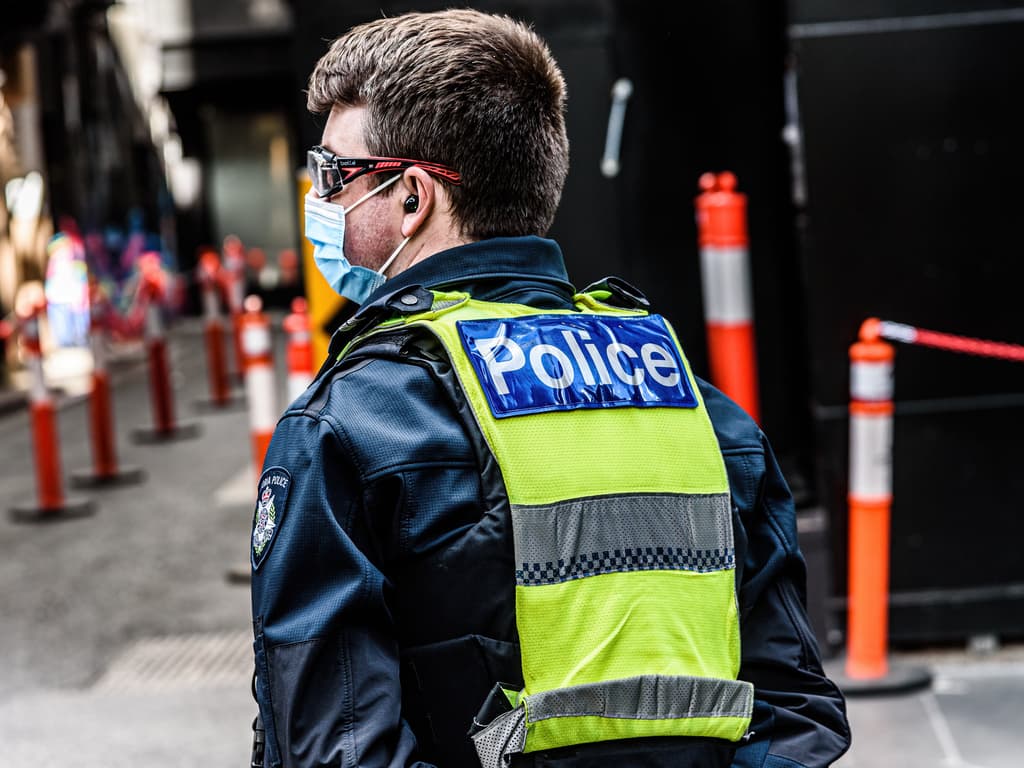 Scott Morrison urges states to stay open and “not get spooked” by Omicron variant