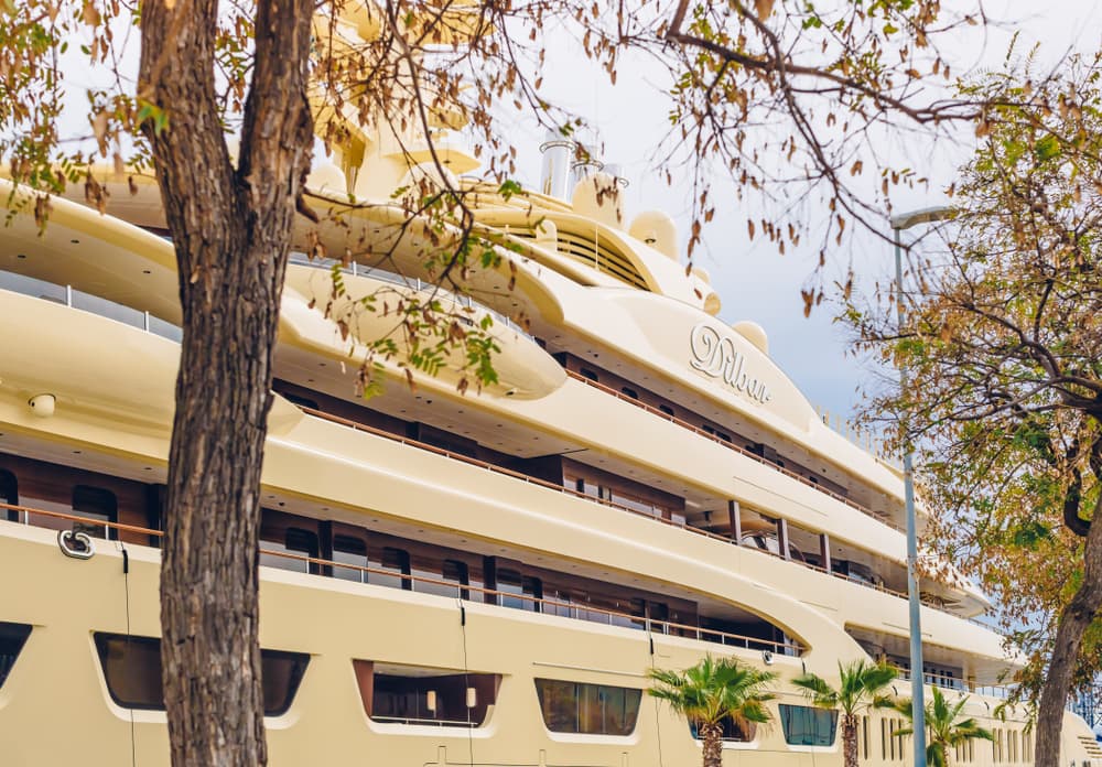 Russian Oligarch money flees as Ruble crumbles