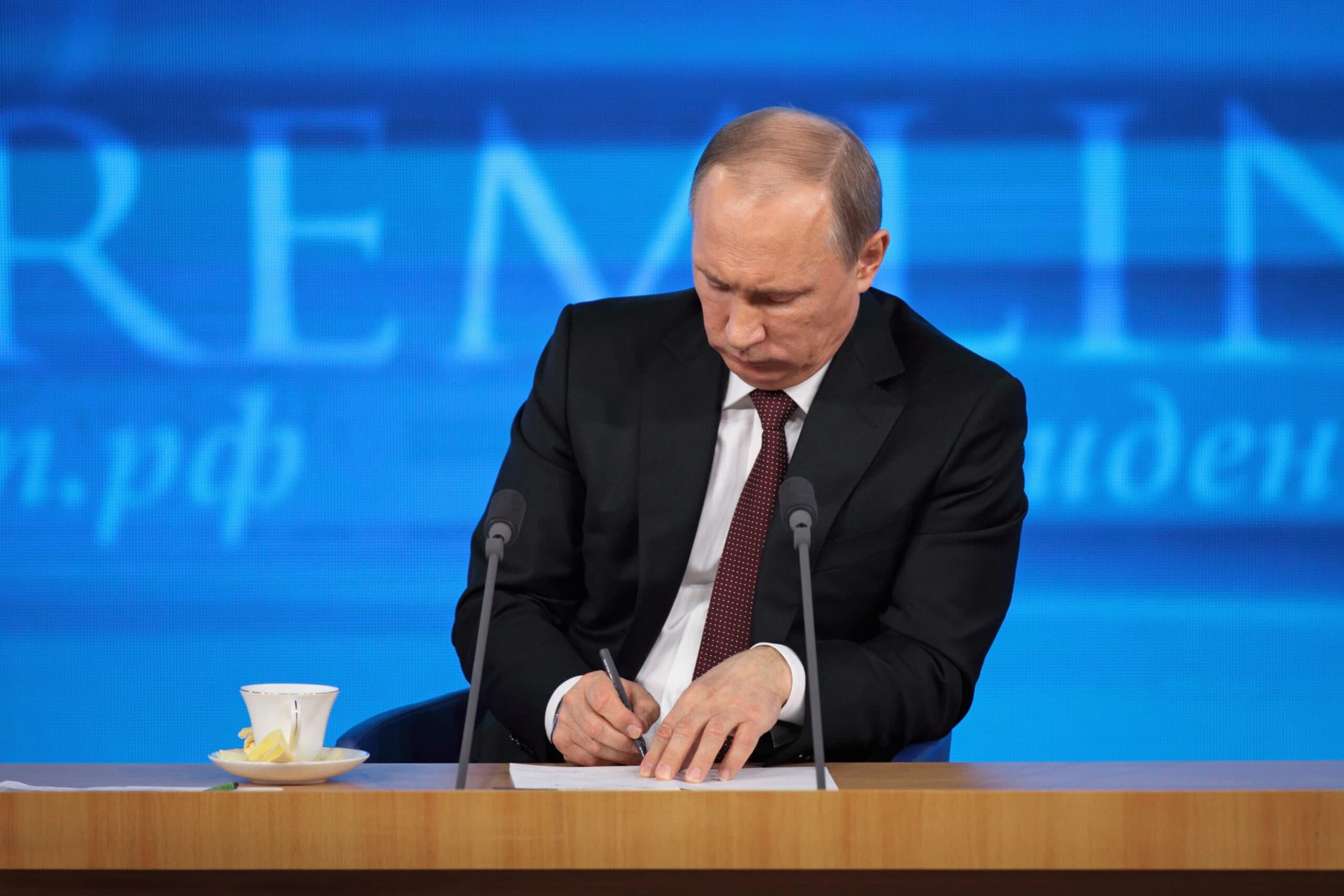 Putin signs decree to fast-track Russian citizenship for Ukrainians