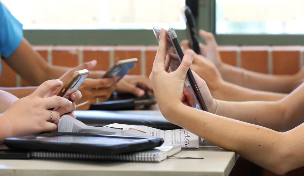 Push for Phone Ban in NSW High Schools