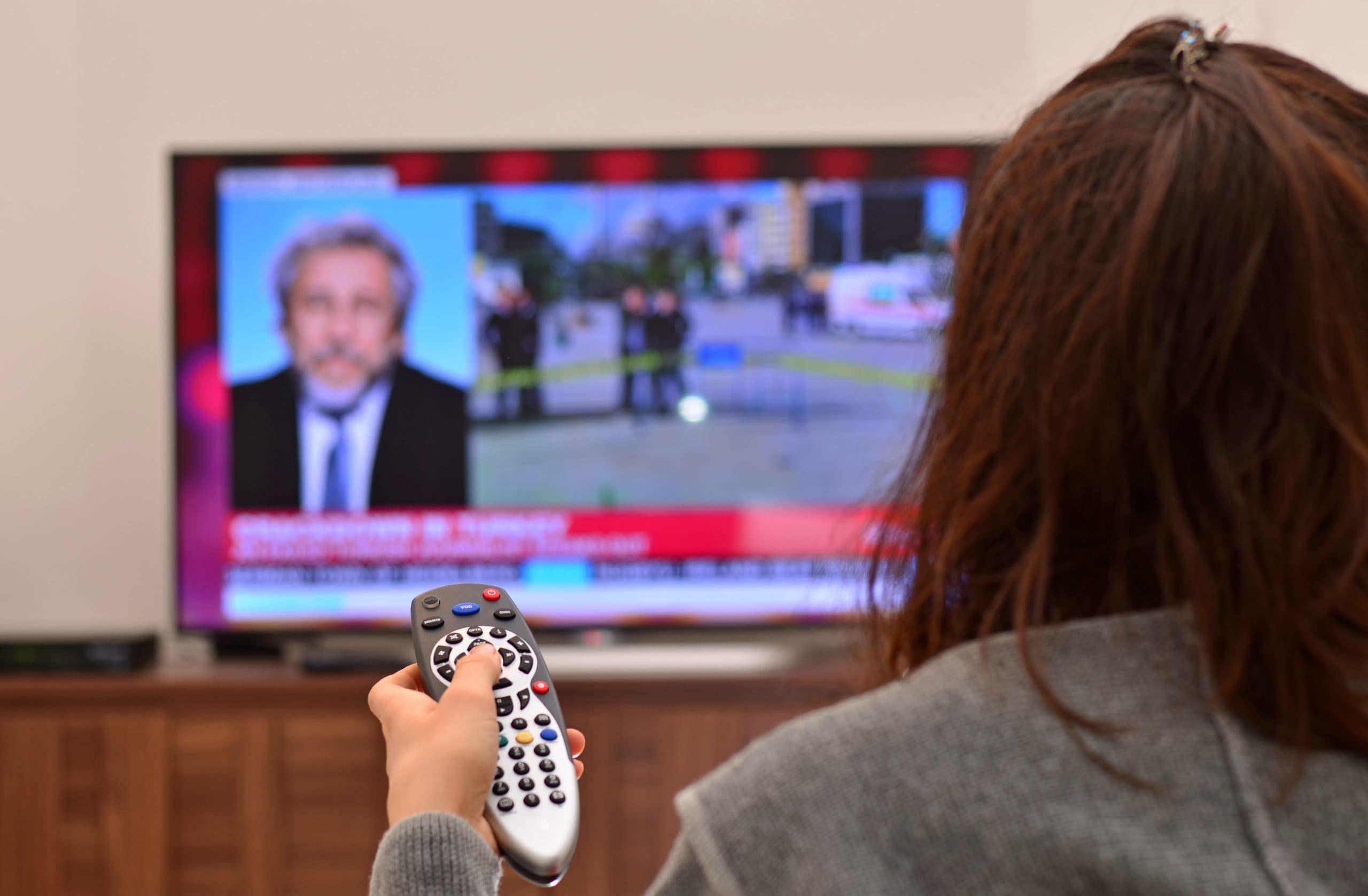 TV Echo Chambers and Political Polarisation