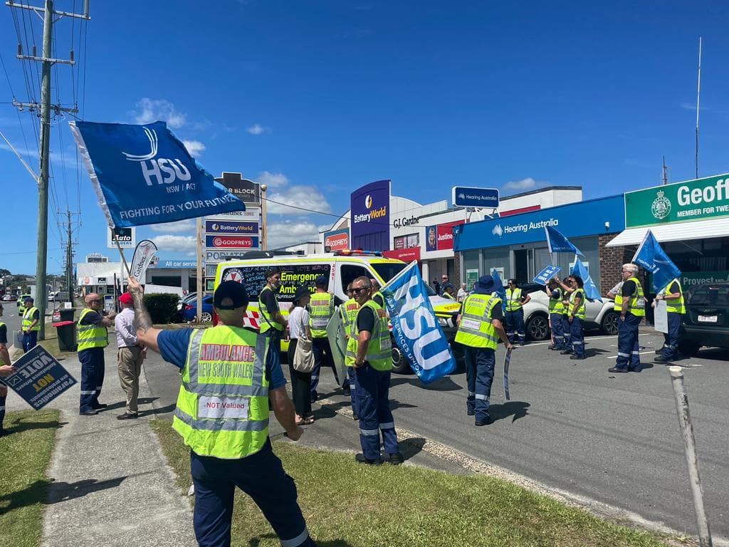 Paramedics in NSW demand better wage conditions