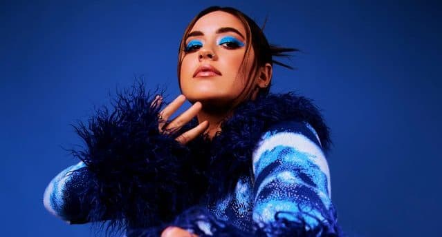 Tia Gostelow takes “All Ur Sorrow” away