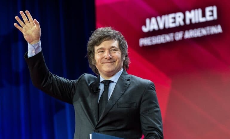 Argentine President gets little change from currency swap