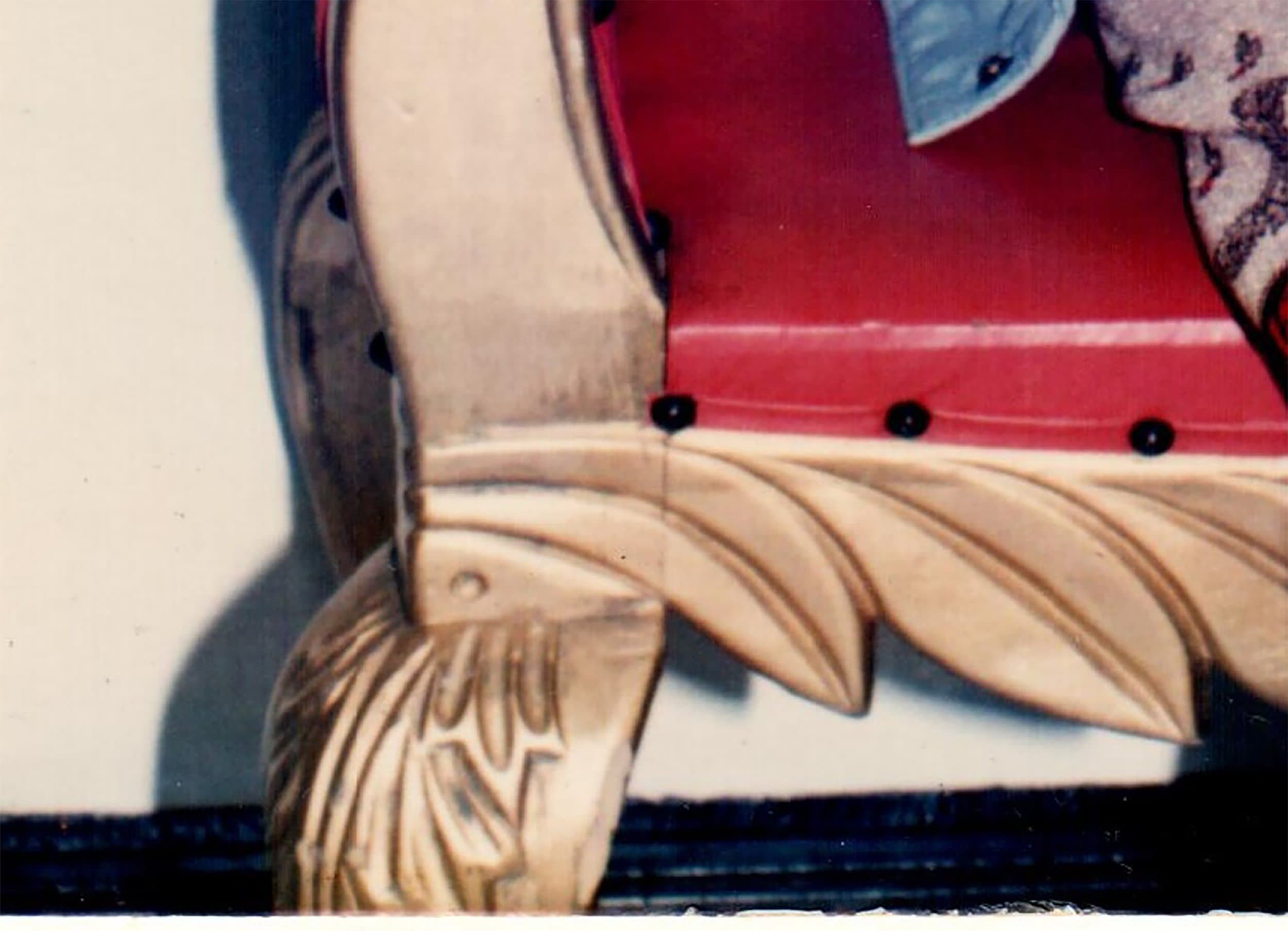 The red chair in your picture doesn’t exist… or does it?