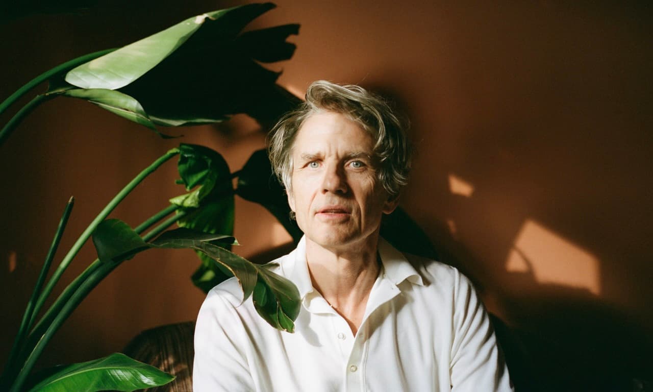 Be Aware it’s Dean Wareham