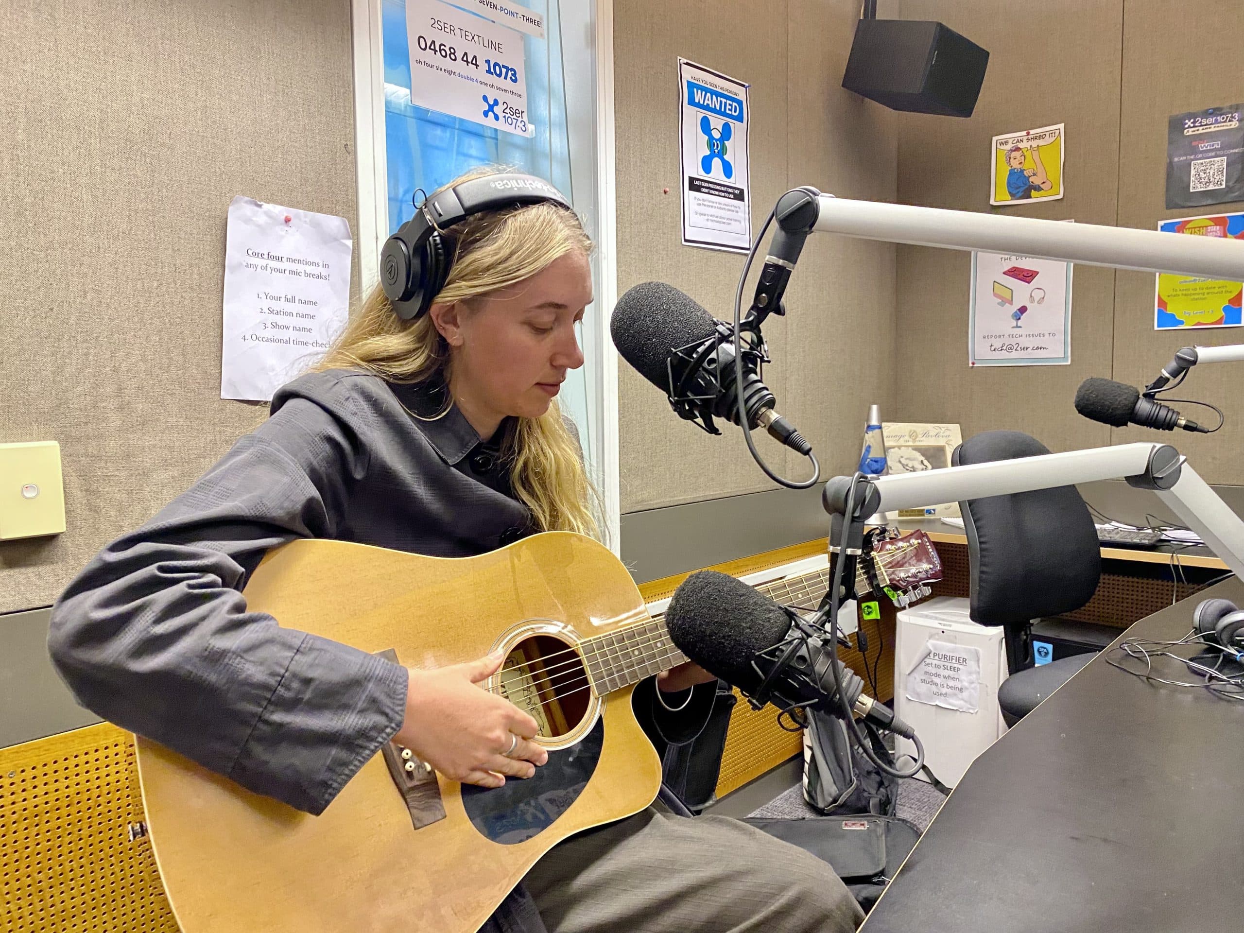Live In Studio: Hannah McKittrick Talks New Single ‘Crowd Scene’