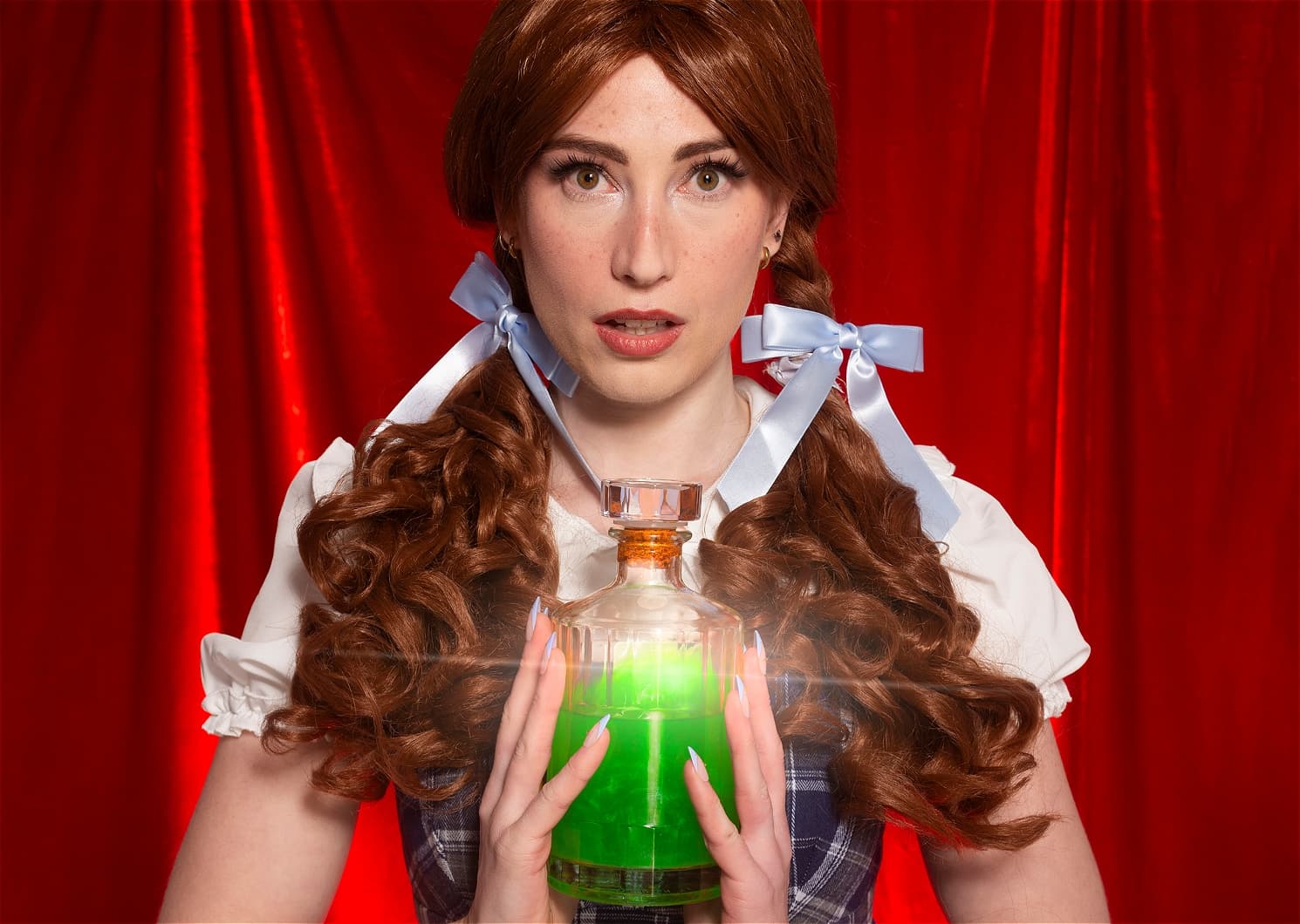 Experience cocktail making with “Dorothy in Oz”!