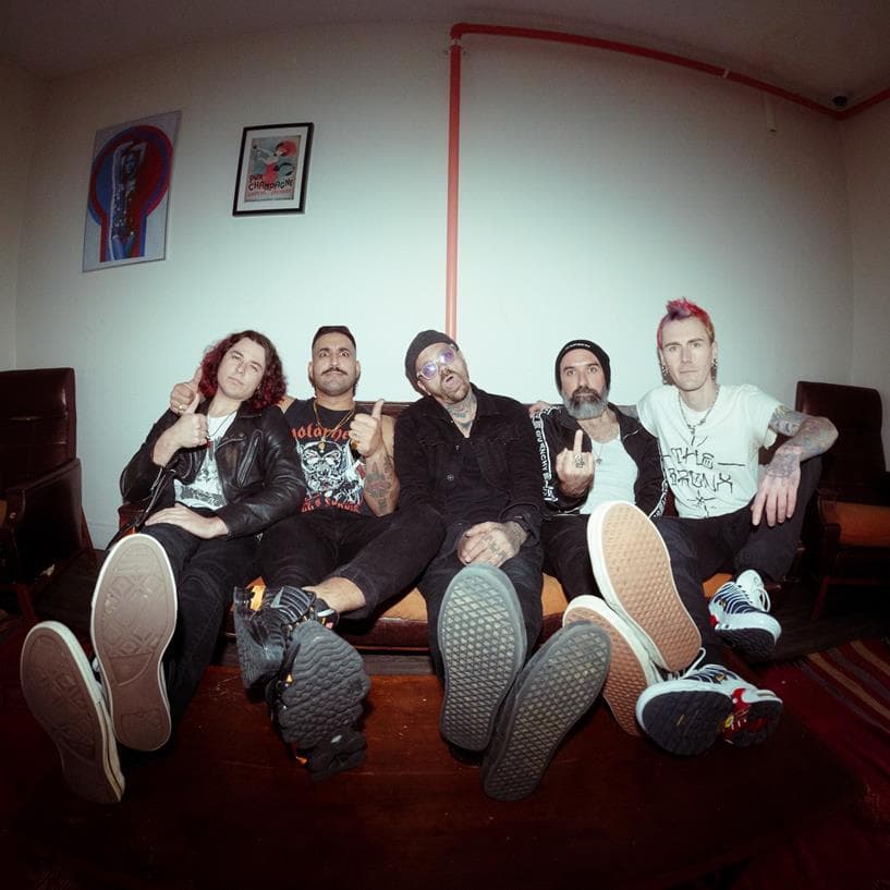 Chin Wags on FMF: FANGZ ‘Shui’ LP balances raw punk energy with melodic grit